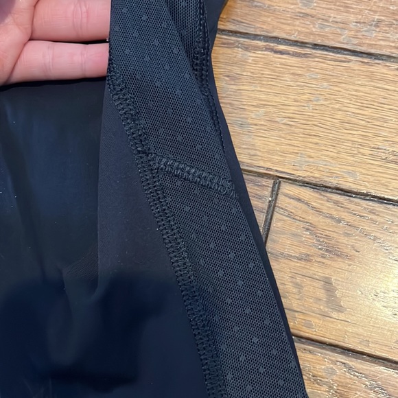 LULULEMON FULL LENGTH WUNDER UNDER LEGGINGS WITH POLKA DOT MESH SEAMS. - Picture 3 of 3